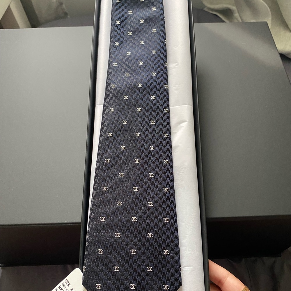 Brand new Chanel 22K tie RARE - Picture 3 of 6